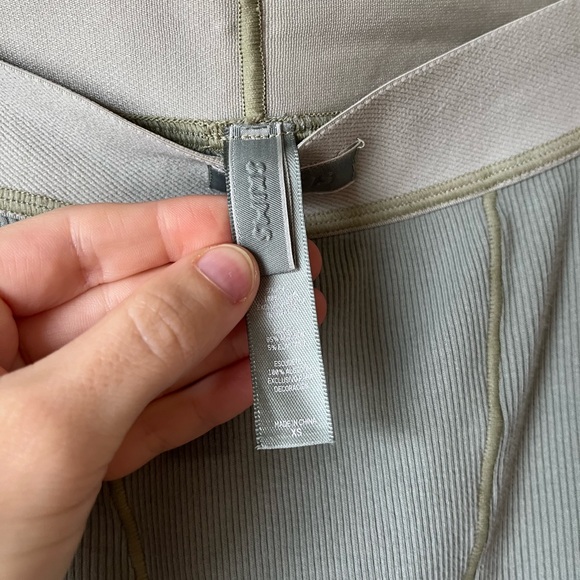 SKIMS ribbed leggings - Picture 2 of 5